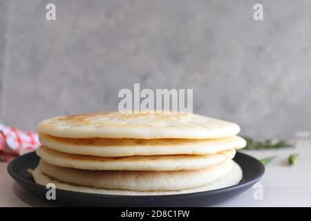 Weich Und Schwammig Malvani Amboli. Es ist eine typische Konkani Zubereitung mit Reis und Urad dal oder schwarzen Linsen fermentierten Teig. Weiche Dosa. Stockfoto