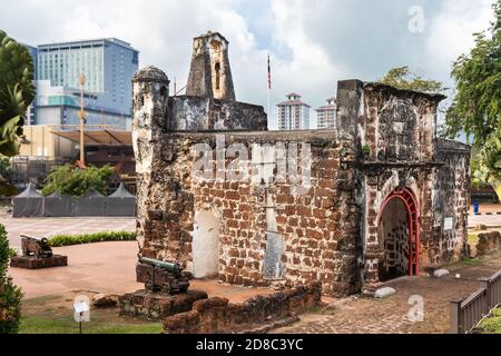 Historische Ruinen A Famosa ist eine alte portugiesische Festung. Beliebtes Reiseziel in Malacca. Keine Personen. Stockfoto