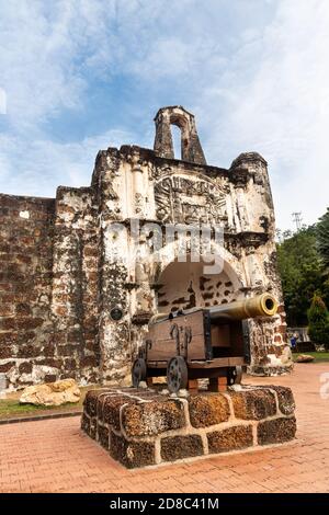 Historische Ruinen A Famosa ist eine alte portugiesische Festung. Beliebtes Reiseziel in Malacca. Keine Personen. Stockfoto