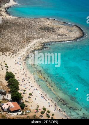 Ein Tag auf dem Kreuzfahrtschiff zur Lagune von balos und Insel Gramvousa mit Segel vor chania auf der griechischen Insel Von kreta Stockfoto