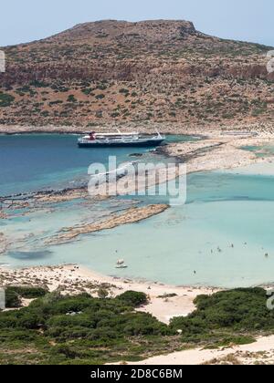 Ein Tag auf dem Kreuzfahrtschiff zur Lagune von balos und Insel Gramvousa mit Segel vor chania auf der griechischen Insel Von kreta Stockfoto