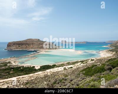 Ein Tag auf dem Kreuzfahrtschiff zur Lagune von balos und Insel Gramvousa mit Segel vor chania auf der griechischen Insel Von kreta Stockfoto