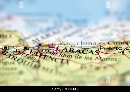 Geringe Schärfentiefe Fokus auf geografische Kartenposition von Caracas Stadt Venezuela Südamerika Kontinent auf Atlas Stockfoto