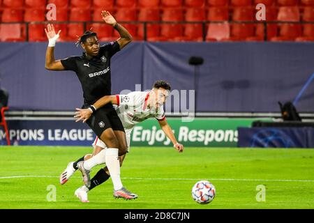 Munir El Haddadi von Sevilla und Brandon Soppy von Stade Rennais während der UEFA Champions League, Gruppenphase, Gruppe E Fußballspiel zwischen Sevilla C Stockfoto