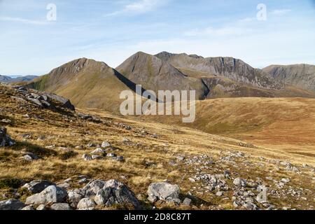 Blick auf den Corbett Beinn na h-Eaglaise und die Munro Beinn Sgritheall Stockfoto