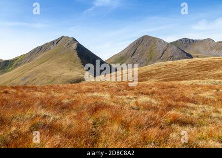 Blick auf den Corbett Beinn na h-Eaglaise und die Munro Beinn Sgritheall Stockfoto