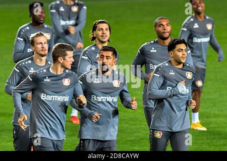 Prag, Tschechische Republik. Oktober 2020. Fußballspieler von Bayer Leverkusen in Aktion während des Trainings vor der Fußball-Europaliga 2. Runde, Gruppe-C-Spiel: Slavia Praha gegen Leverkusen in Prag, Tschechische Republik, 28. Oktober 2020. Kredit: VIT Simanek/CTK Foto/Alamy Live Nachrichten Stockfoto