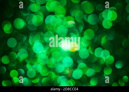 Grüne Lichter abstrakten Bokeh Hintergrund. Weihnachtslichter Bokeh. Stockfoto
