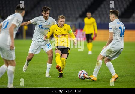 Marco Reus (BVB), Aleksandr Erokhin (Zenit), Daler Kuzyaev (Zenit) Borussia Dortmund - Zenit St. Petersburg 28.10.2020, Fussball, Champions, League, U Stockfoto