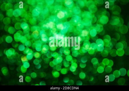 Grüne Lichter abstrakten Bokeh Hintergrund. Weihnachtslichter Bokeh. Stockfoto