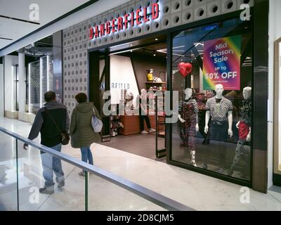 AUCKLAND, NEUSEELAND - 07. Oktober 2019: Blick auf Dangerfield Damen- & Herrenmode- und Bekleidungsgeschäft im Einkaufszentrum Westfield Newmarket Stockfoto