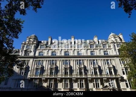 Harcourt House, großes edwardianisches denkmalgeschütztes Apartmentgebäude, Cavendish Square, Marleybone, Westminster, Westend, London, Vereinigtes Königreich Stockfoto