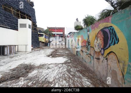 Cancun, Mexiko. Oktober 2020. CANCUN, MEXIKO - OKTOBER 27: Allgemeine Ansicht nach der Ankunft des Hurrikans Zeta in Kategorie 1 der Saffir-Simpson Skala; Es ist das dritte Umweltphänomen seiner Art, die in einem Monat aufgezeichnet wurde. Die staatlichen Behörden haben am 27. Oktober 2020 in Cancun, Mexiko, eine Präventionsaktion gestartet, bei der mehr als 70 Unterkünfte für betroffene Menschen eingerichtet wurden. Kredit: Rodolfo Flores/Eyepix Gruppe/Der Fotozugang Gutschrift: Der Fotozugang/Alamy Live Nachrichten Stockfoto