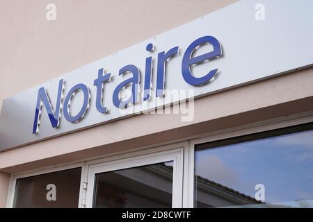 Bordeaux , Aquitaine / Frankreich - 10 20 2020 : Notaire Text-Zeichen in französisch an der Wand Notar Büro Stockfoto