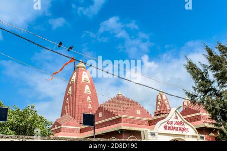 Große shiv-Statue. Nageshvara ist einer der Tempel im Shiva Purana erwähnt und ist einer der zwölf Jyotirlingas. Stockfoto