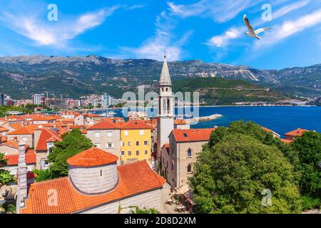 Budva Altstadt Luftaufnahme, der Turm der St. John the Baptists Kirche, Montenegro Stockfoto