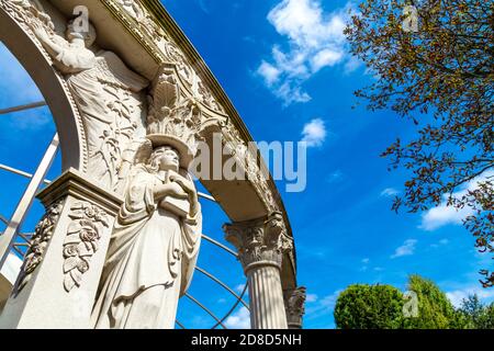 Denkmal für Medi Oliver Mehra - Junge, der bei einem Reitunfall stirbt, Kensal Green Cemetery, London, Großbritannien Stockfoto