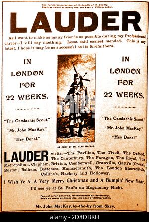 1903 (Weihnachten & Neujahr) Poster - Harry Lauder 22-wöchige Tour durch die Londoner Theater. Er ist im Outfit des Clans Mackay gekleidet. ==== Sir Henry Lauder (1870 – 1950) war ein international bekannter schottischer Sänger und Komiker, der sowohl im Musiksaal als auch im Varietentheater beliebt war. Er war besonders bekannt für seine Auftritte von 'Roamin' in The Gloamin', 'A Wee Deoch-an-Doris', 'I Love a Lassie' & Keep Right On zu 'The End of the Road', die er in der Regel in schottischen Highland Kleid, komplett mit Kilt. Stockfoto