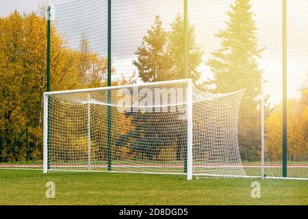 Tor auf einem Fußballplatz. Fußball-Tore auf dem Land Feld. Stockfoto