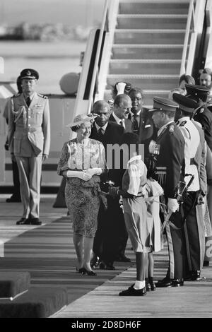 Begrüßungszeremonie für Queen Elizabeth II. Und den Duke of Edinburgh Ankunft am Grantley Adams International Airport, auf Concorde für einen viertägigen Besuch auf der Karibikinsel Barbados. März 1989. Stockfoto