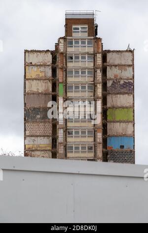 Hochhaus Wohnblock in Netherton, West Midlands, Großbritannien, wird abgerissen Stockfoto