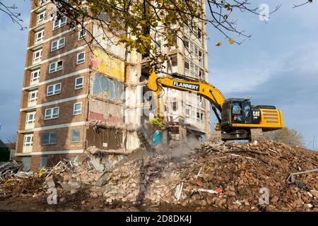 Hochhaus Wohnblock wird abgerissen, Netherton, West Midlands UK Stockfoto