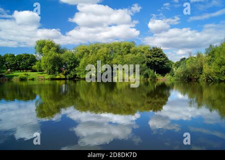 Großbritannien, South Yorkshire, Barnsley, Goldthorpe, Bolton Brick Ponds Stockfoto