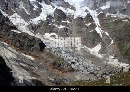 Detail des Monte Rosa Gletschers, Italien, im Sommer, auf 2000 Metern. Stockfoto