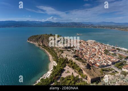 Nafplio eine hübsche Hafenstadt auf dem Peloponnes, Griechenland Es war die Hauptstadt der ersten hellenischen Republik und des Königreichs Griechenland Stockfoto