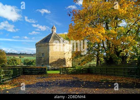 Großbritannien, South Yorkshire, Doncaster, Barnburgh Hall Dovecote Stockfoto