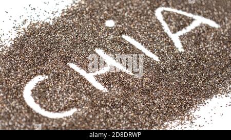 Chia Wort aus Chia Samen isoliert mit weißem Hintergrund. Superfood. Gesunde Ernährung. Draufsicht. Stockfoto