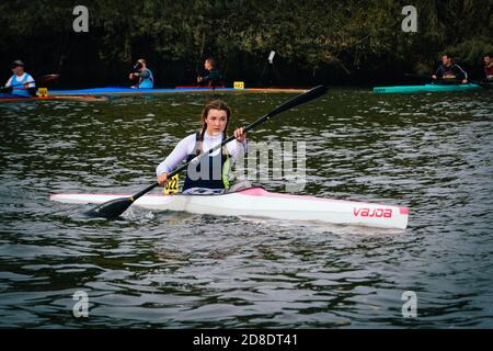 RICHMOND, VEREINIGTES KÖNIGREICH - 19. Okt 2020: Fotos vom Hasler Final Marathon Kajak Kanusport National Championships in Richmond, UK. Stockfoto