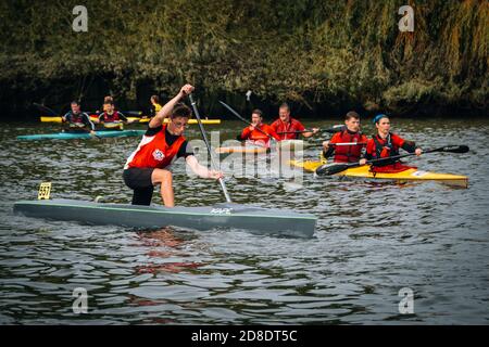 RICHMOND, VEREINIGTES KÖNIGREICH - 19. Okt 2020: Fotos vom Hasler Final Marathon Kajak Kanusport National Championships in Richmond, UK. Stockfoto