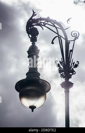 Elegante viktorianische Laterne aus Gusseisen, zentrale Berliner Straße Stockfoto