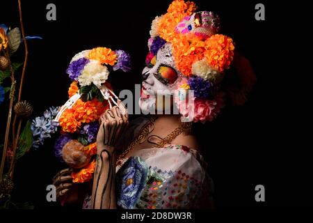 Frau personifiziert als catrina am Tag der Toten Stockfoto