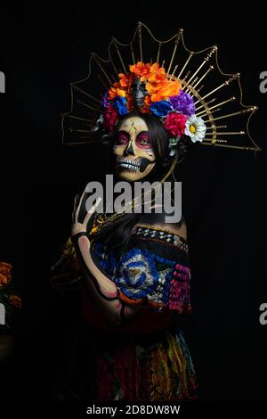 Frau personifiziert als catrina am Tag der Toten Stockfoto