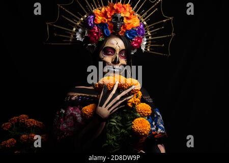 Frau personifiziert als catrina am Tag der Toten Stockfoto