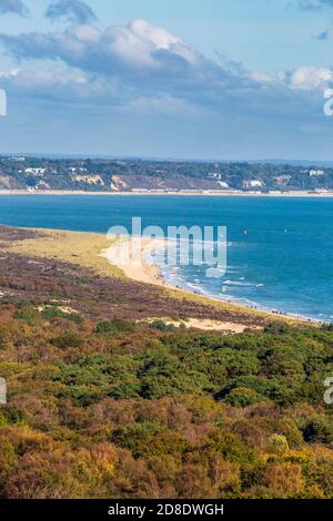 Studland Beach von Black Down Mound auf der Godlingston Heath, Dorset, England Stockfoto