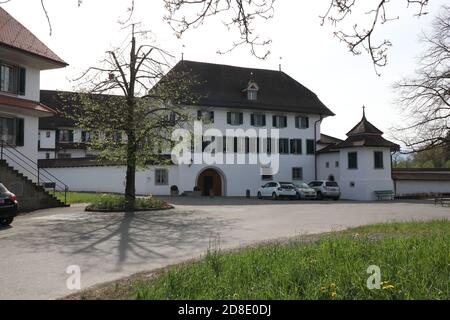 Gemeinde Cham, Kanton Zug (ZG)/ Schweiz - April 19 2020: Kloster Frauenthal am Stadtrand von Cham, Kanton Zug, Schweiz Stockfoto