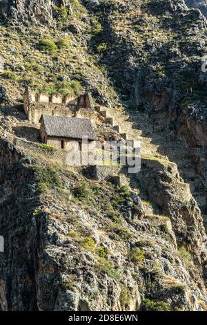 Getreidespeicher, Inka-Ruinen von Ollantaytambo, Ollantaytambo, Cusco, Peru Stockfoto