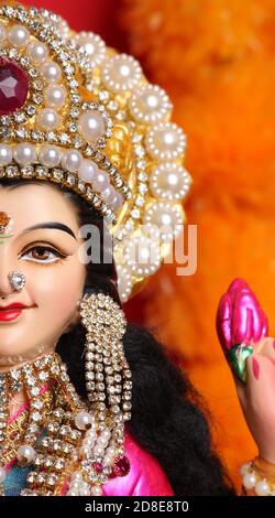 Idol Verehrung der hinduistischen Göttin Lakshmi - Lakshmi Puja ist ein hinduistisches religiöses Fest. Stockfoto