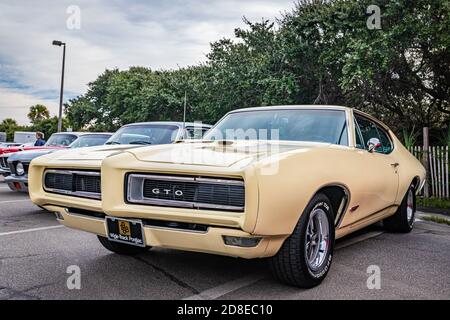 Tybee Island, GA - 3. Oktober 2020: 1968 Pontiac GTO Hardtop Coupé auf einer lokalen Auto-Show. Stockfoto