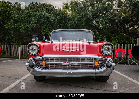 Tybee Island, GA - 3. Oktober 2020: 1957 Chevrolet BelAir Hardtop Coupé auf einer lokalen Auto-Show. Stockfoto