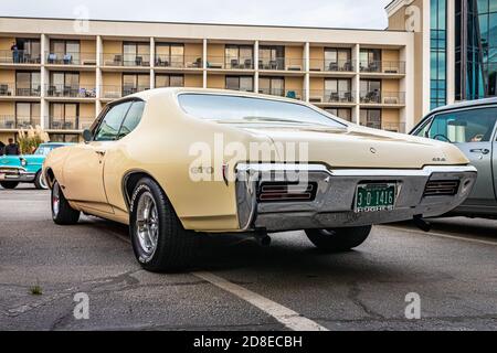 Tybee Island, GA - 3. Oktober 2020: 1968 Pontiac GTO Hardtop Coupé auf einer lokalen Auto-Show. Stockfoto