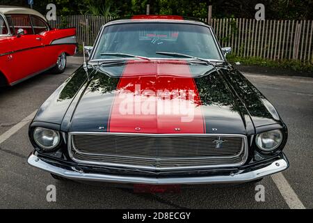 Tybee Island, GA - 3. Oktober 2020: 1967 Ford Mustang Hardtop Coupé auf einer lokalen Auto-Show. Stockfoto