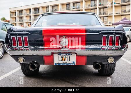 Tybee Island, GA - 3. Oktober 2020: 1967 Ford Mustang Hardtop Coupé auf einer lokalen Auto-Show. Stockfoto