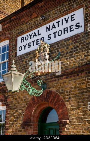 UK, Kent, Whitstable, Horsebridge, historische Royal Free Fisheries und Baggers Native Oyster Stores, Royal Arms Stockfoto