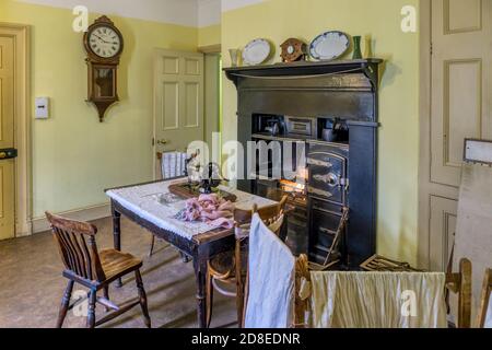 Das Innere des Piermaster's House Museums in Liverpool. Zimmer rekonstruiert, wie es zur Zeit des Zweiten Weltkriegs war. Stockfoto