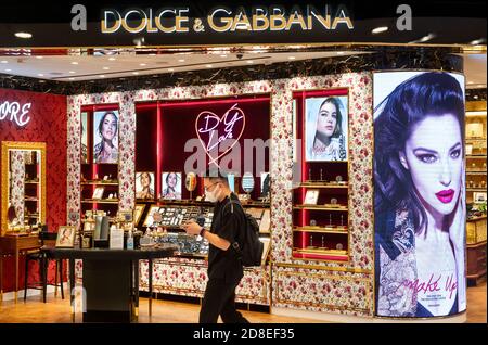 Italienisches Luxus-Modehaus Dolce & Gabbana Geschäft in Hongkong gesehen. Stockfoto