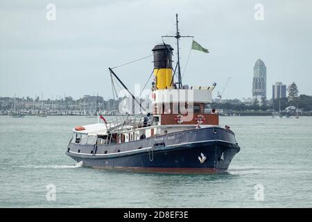 AUCKLAND, NEUSEELAND - 21. Okt 2019: Blick auf William C Daldy historischen Dampflok Schlepper im Waitemata Hafen Stockfoto